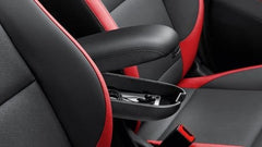 Bracciolo con vano portaoggetti